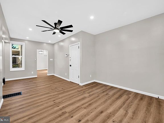 5th image of 240 Chestnut St