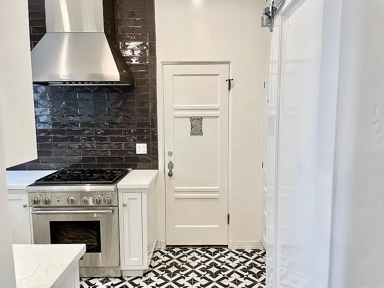 1330 N Harper Ave #108 — Photo 16