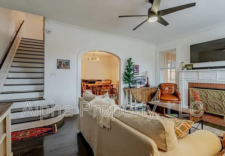 710 Augusta St — Photo 2