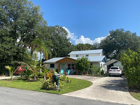 2nd image of 506 SW N Riverpoint Drive