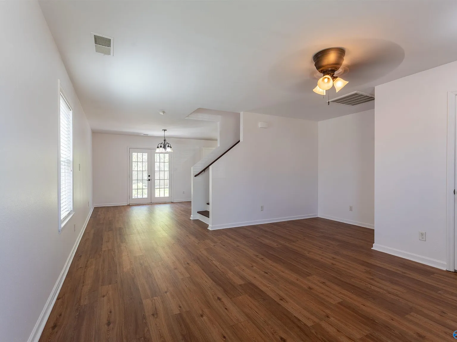 3 bed, 2.5 bath, 1560 sqft, $1,500 — Photo 3