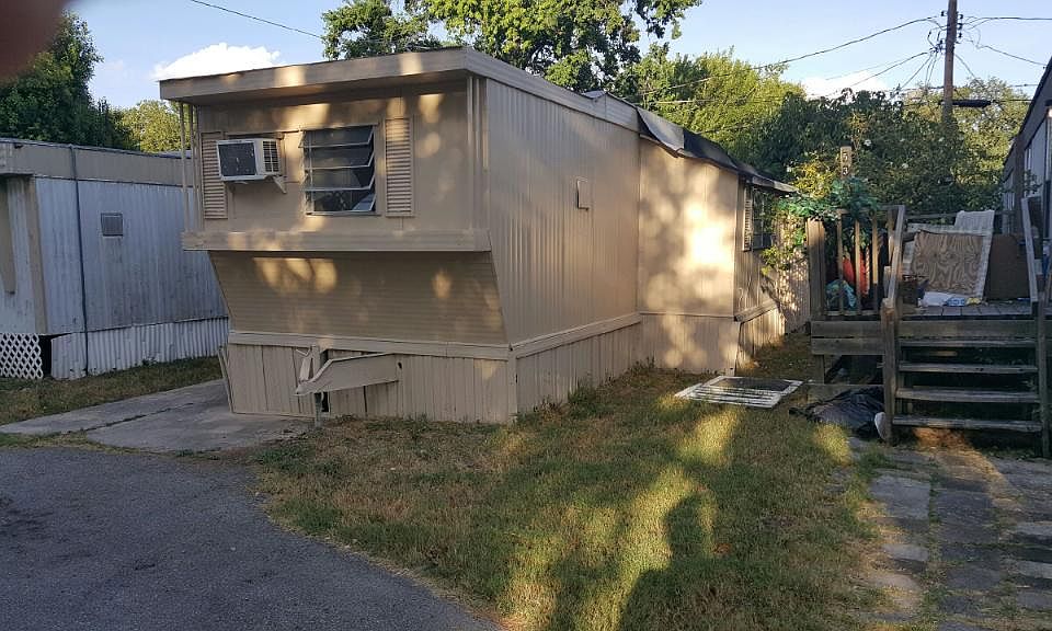 2nd image of 842 Corinne Dr