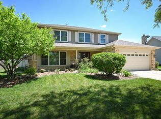 885 Chatham Dr, Carol Stream, IL 60188