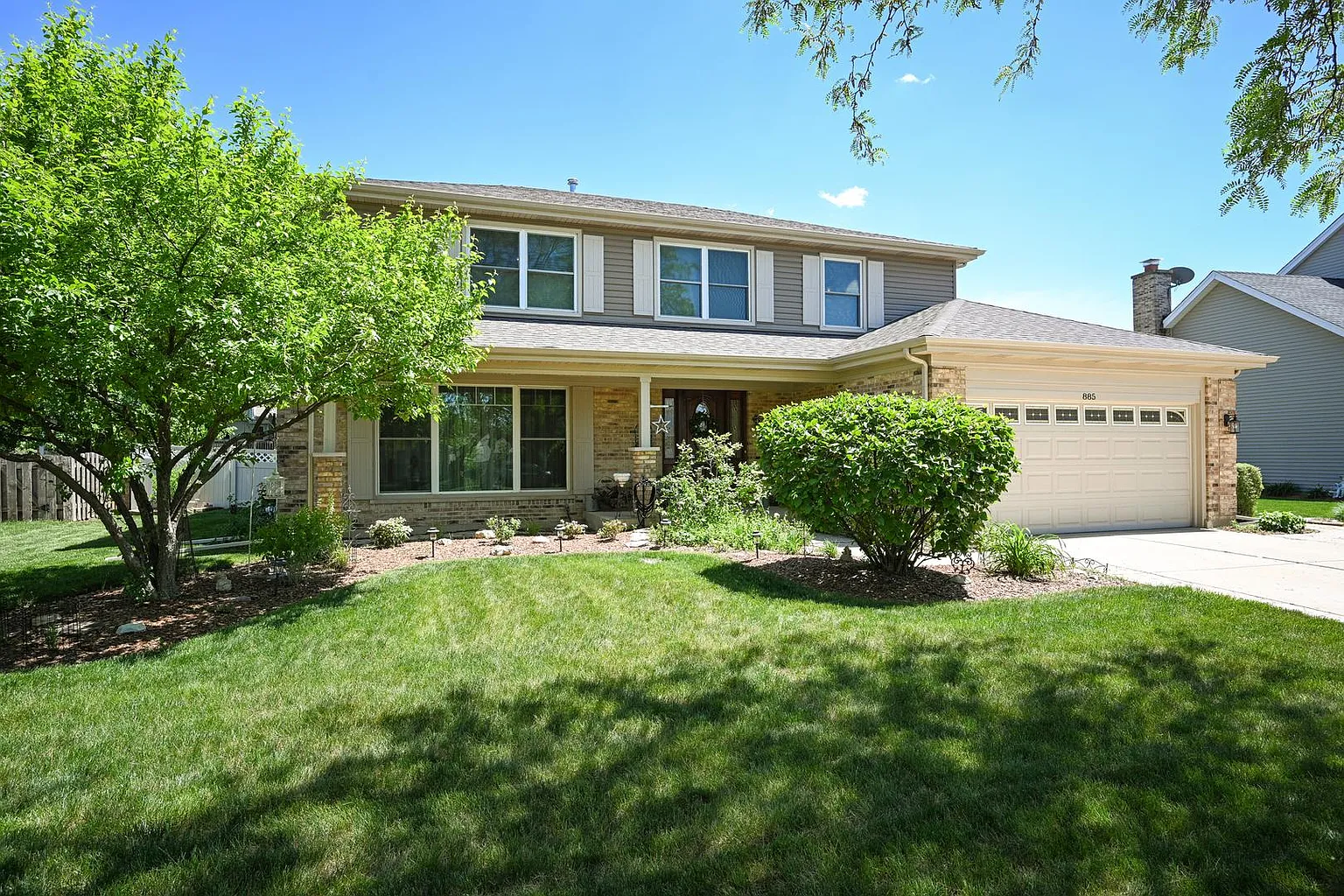 885 Chatham Dr photo 1