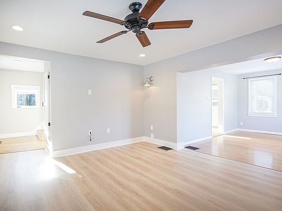 4th image of 40 Lealand Ave