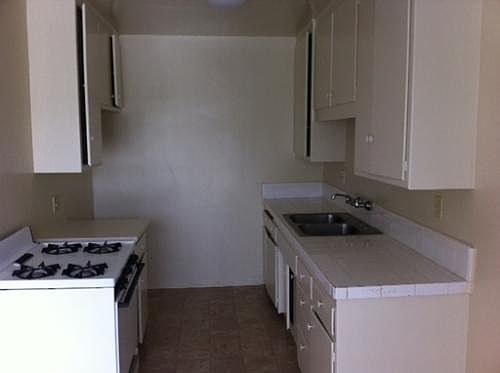 5th image of 2616 W El Segundo Blvd APT 5