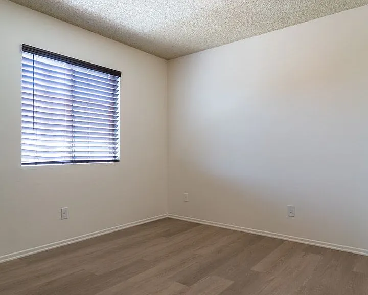 450 N Coronado Ter — Photo 14