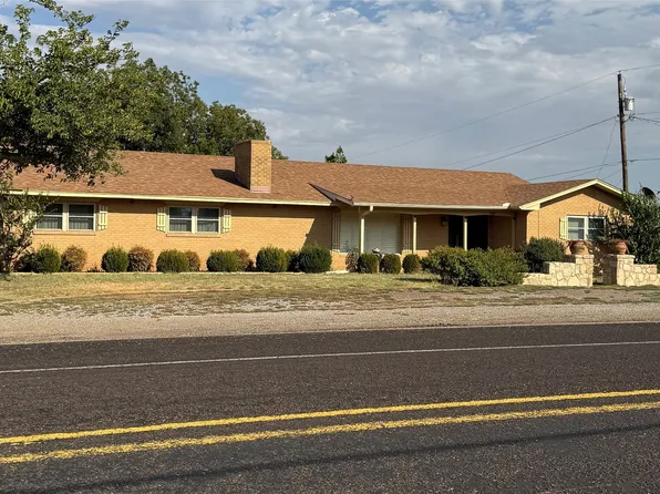 1505 S Main St, Quanah, TX 79252