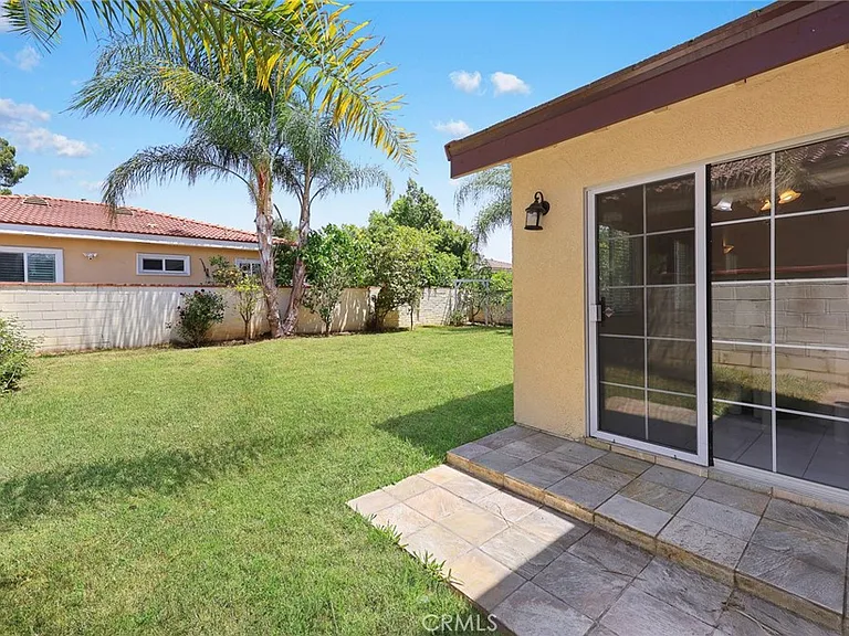 5558 N Charlotte Ave — Photo 13