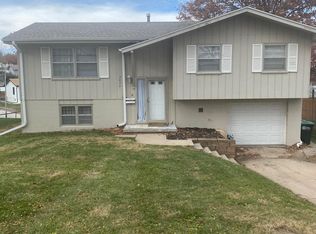 3432 Cornhusker Dr, Omaha, NE 68124