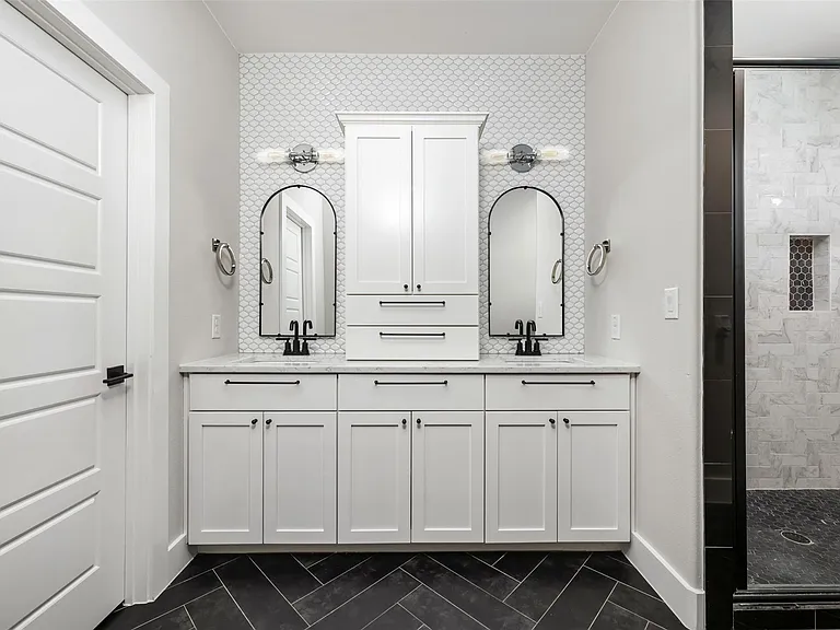 408 W 16th St — Photo 28