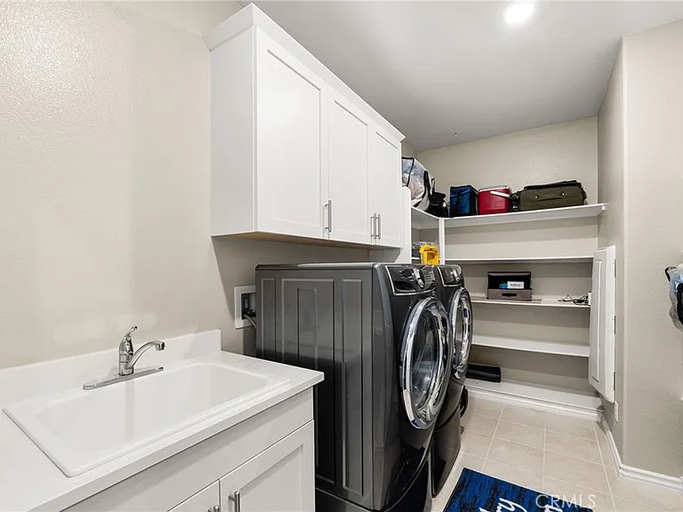 2413 Sierra Bella Dr — Photo 33