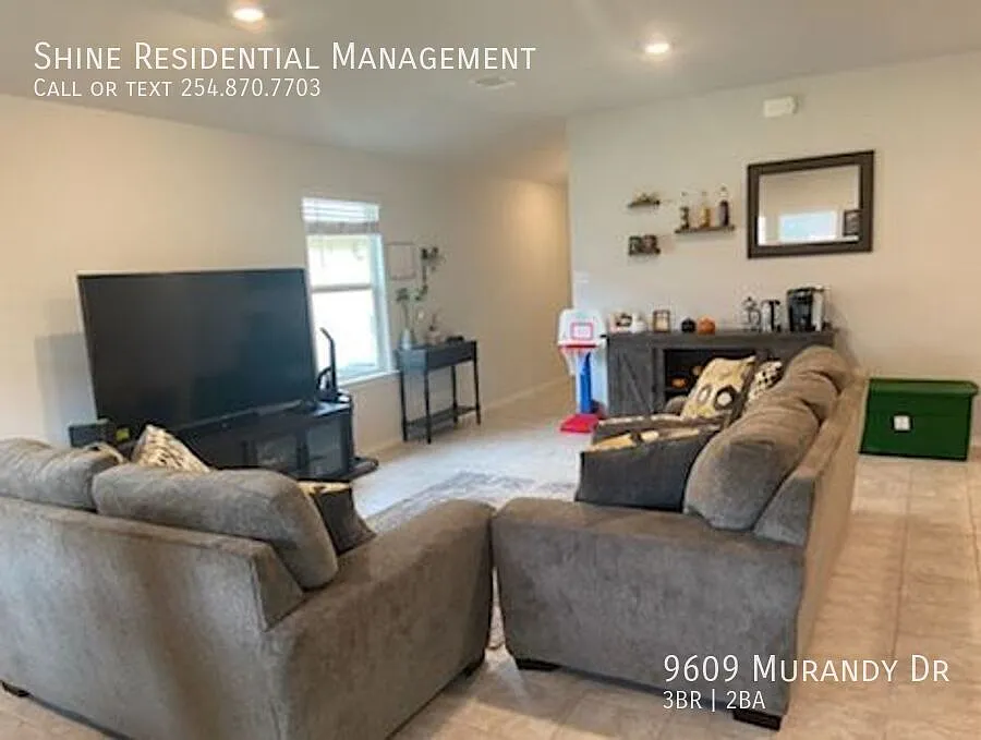 Adorable home in Yowell Ranch with pool access — Photo 4
