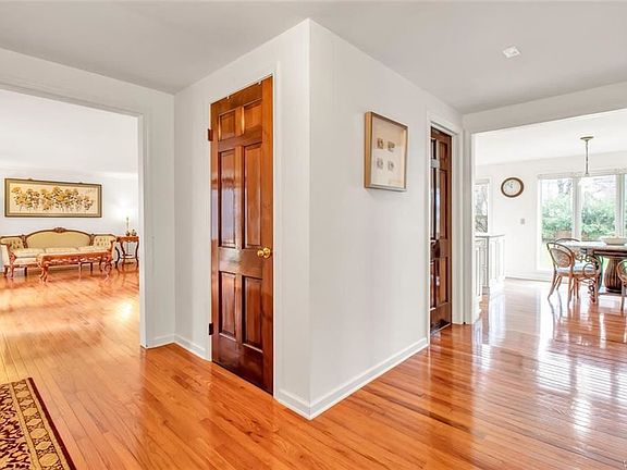 3rd image of 250 Wellingwood Dr