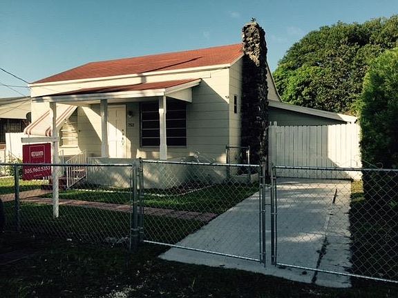 3rd image of 752 NW 24th Ct #House