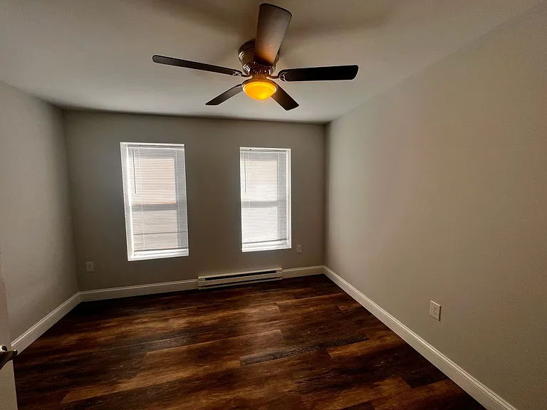 137 S Main St — Photo 20