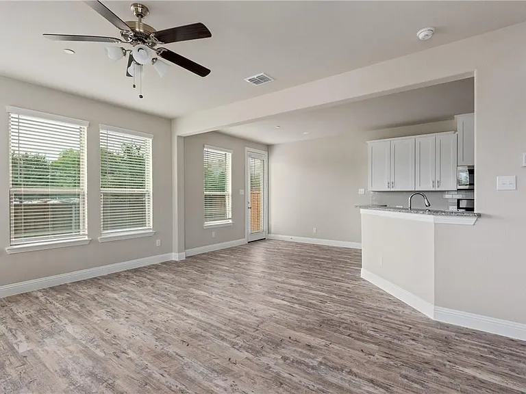 2900 Galveston St — Photo 6