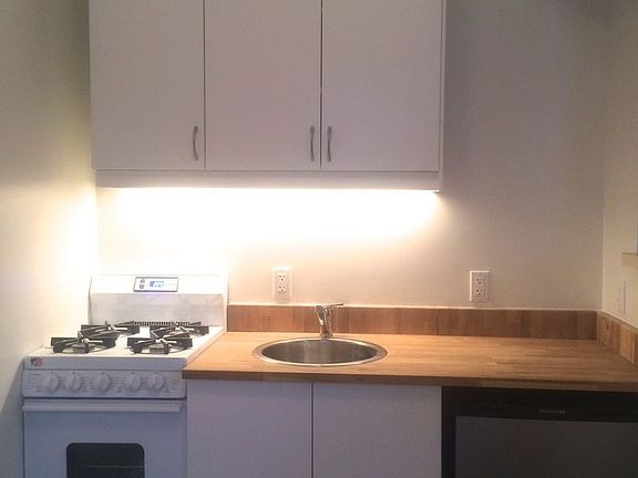 3rd image of 22 Charles St APT 3A