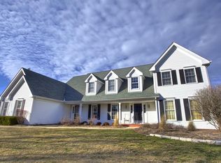 697 Bent Ridge Ln, Barrington, IL 60010