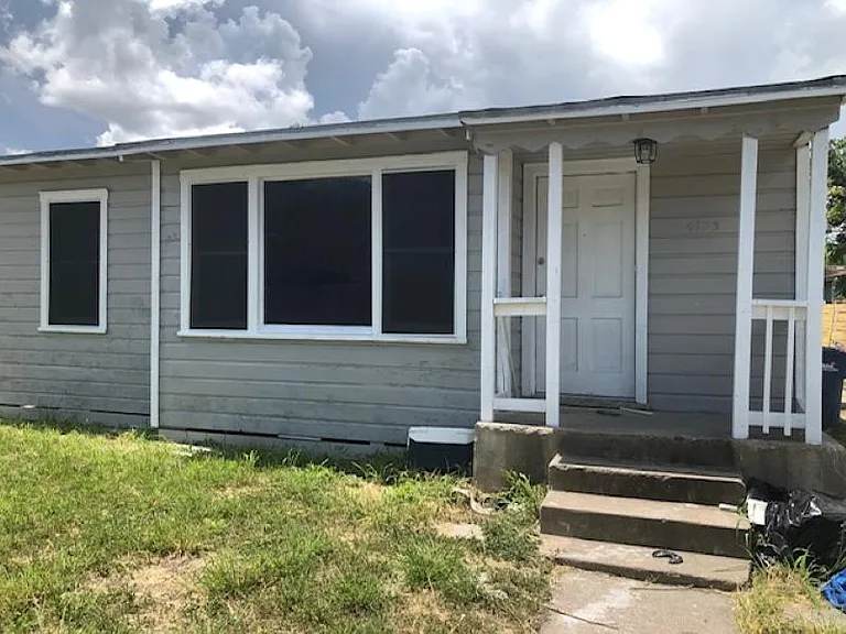 4725 Johnston Dr — Photo 1