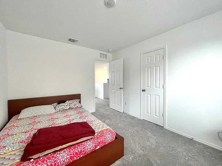 148 Bennington Dr — Photo 6