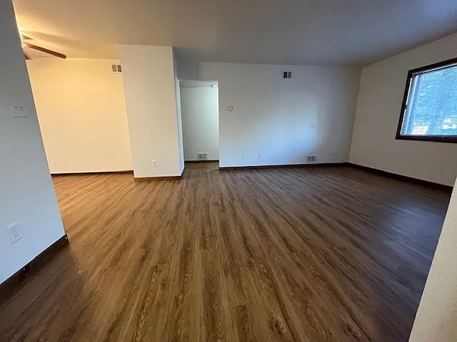 721 W Maple St — Photo 8