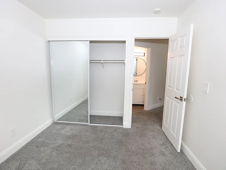 Cedarwood Apartments — Photo 37