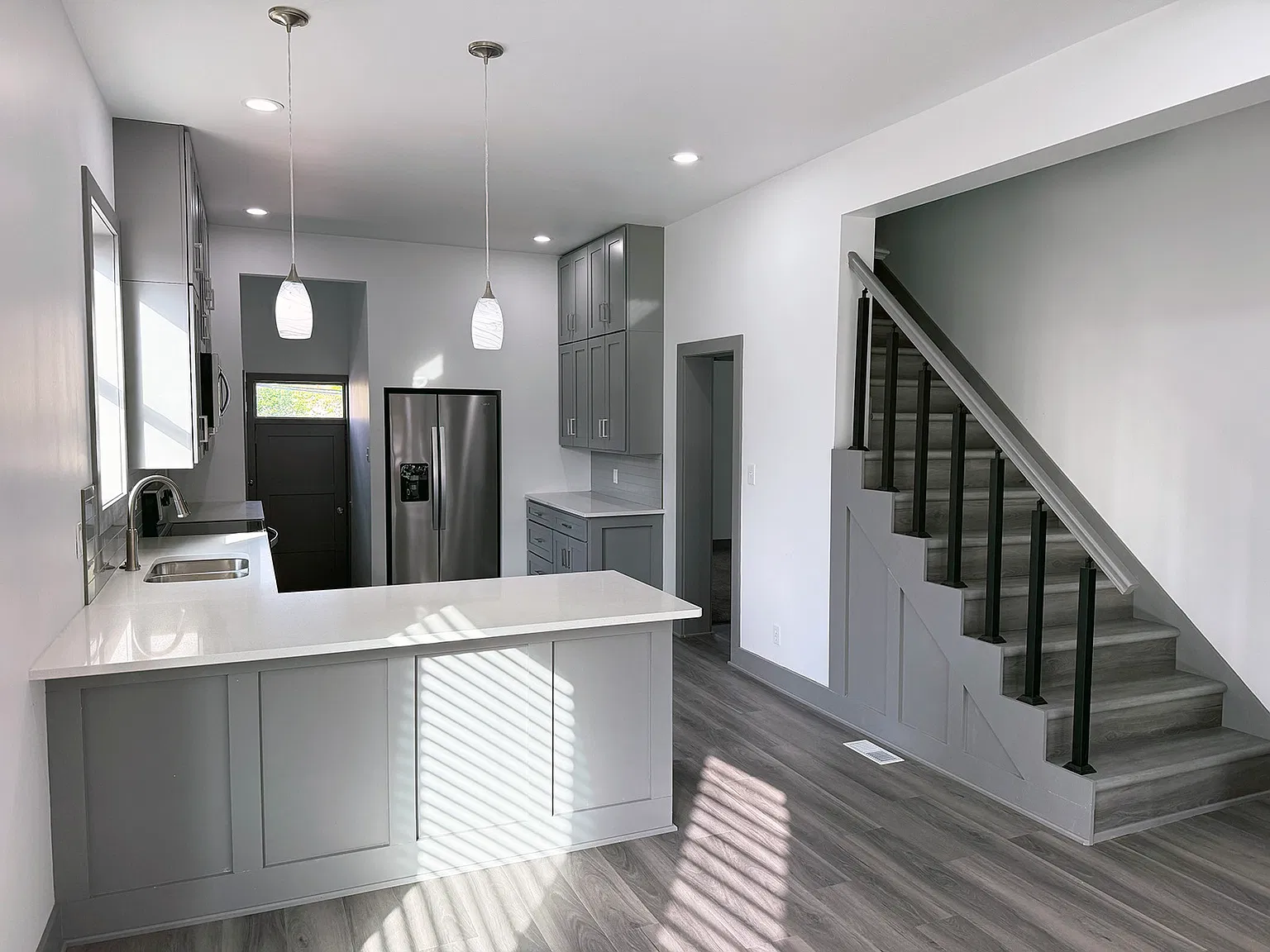 3 bed, 2200 sqft, $3,200 — Photo 3