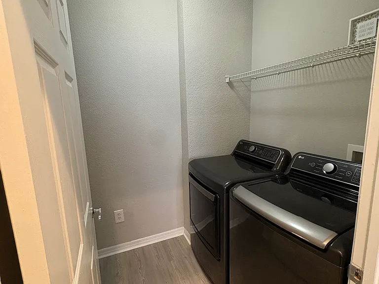 2550 Grand Central Pkwy #9 — Photo 12