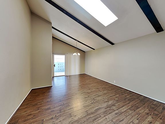 4th image of 5656 Aurora Dr