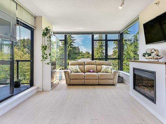 3rd image of 15 E Royal Ave #901