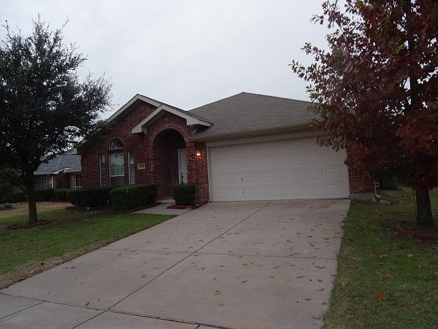 1st image of 811 Ash Ln