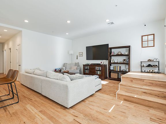 2nd image of 1216 N Blackwelder Ave #8