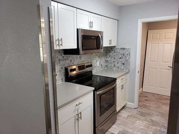 2nd image of 402 N Fredericksburg
