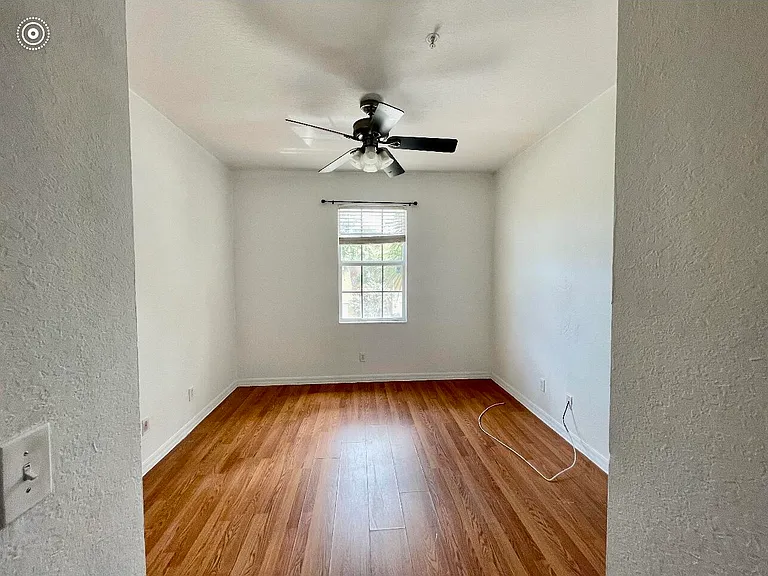 880 Pipers Cay Dr — Photo 4