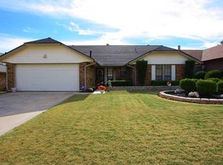 11708 SW 4th St, Yukon, OK 73099