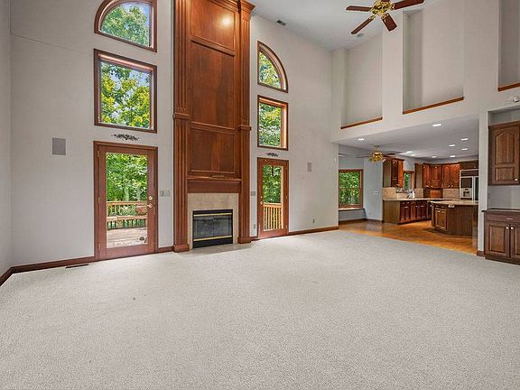 5th image of 6383 Linzie Ct