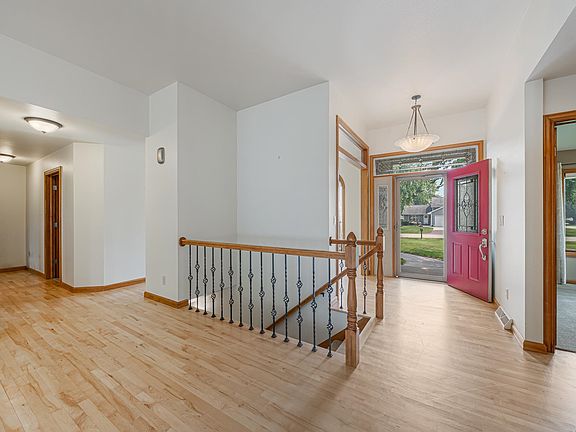 5th image of 715 Jennifer Ct
