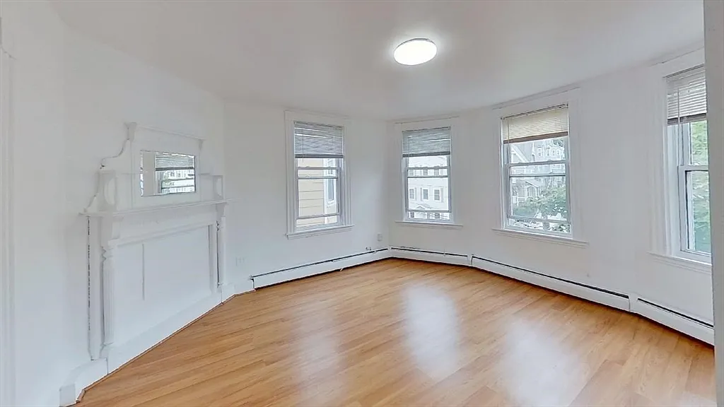5 bed, 2.0 bath, 1500 sqft, $5,500 — Photo 2