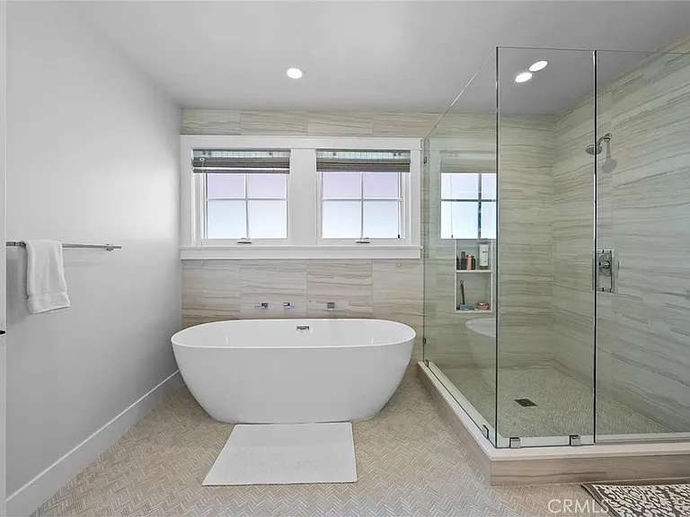 309 Crest Dr — Photo 16