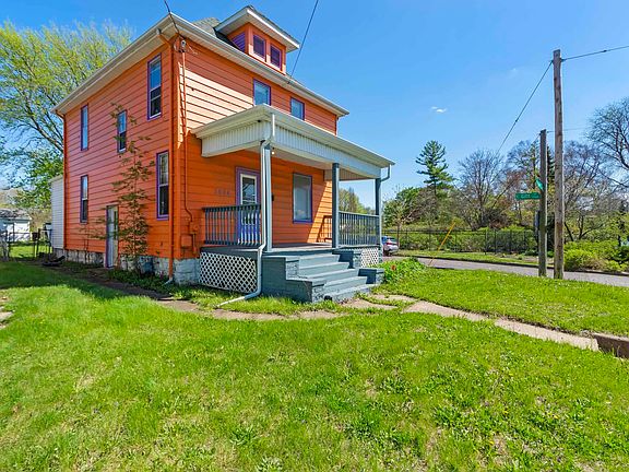 3rd image of 2624 N Prospect Rd