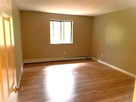 5th image of 1375 Bodwell Rd APT 28