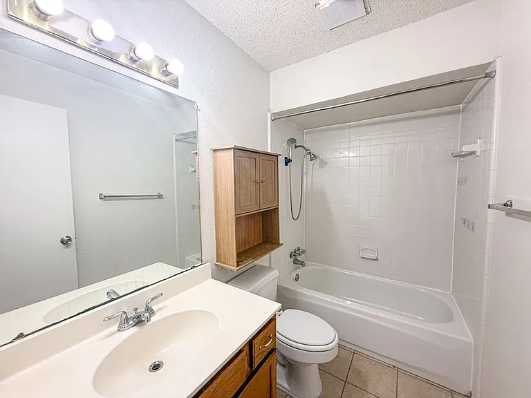 612-614 Towne House Ln — Photo 24