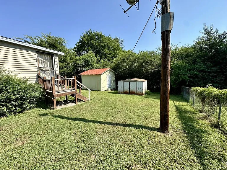 1016 Sulphur Springs Rd — Photo 2