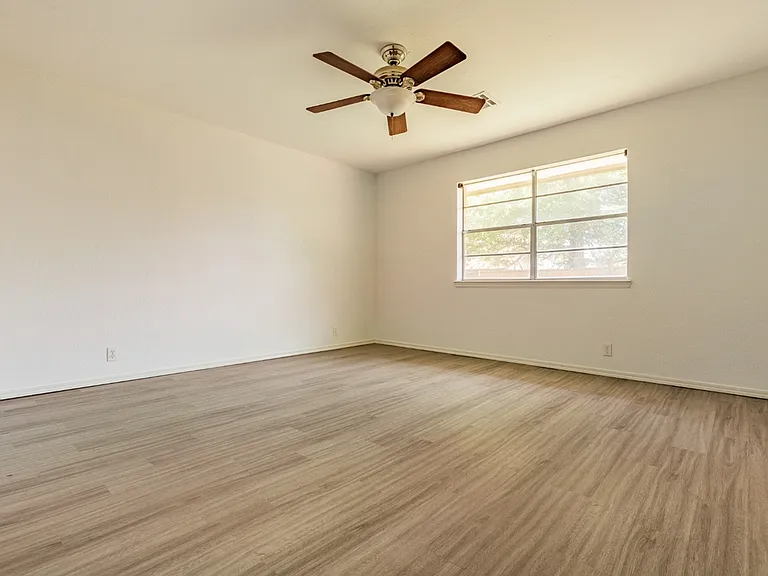 1006 W Neptune Rd — Photo 11