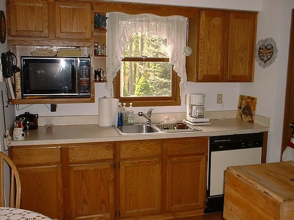Eat-in Kitchen