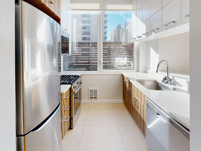 775 Columbus Ave #4E — Photo 1