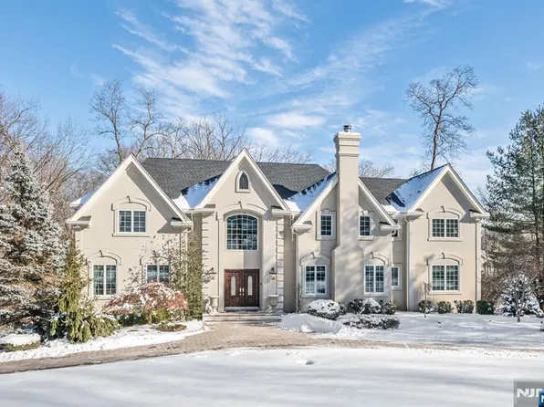 55 Old Chimney Rd, Upper Saddle River, NJ 07458