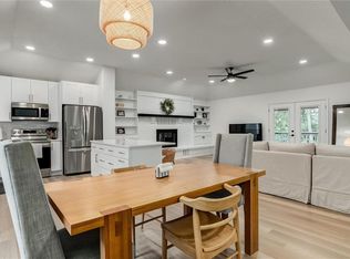 127 Woodbridge Ln, Kansas City, MO 64145