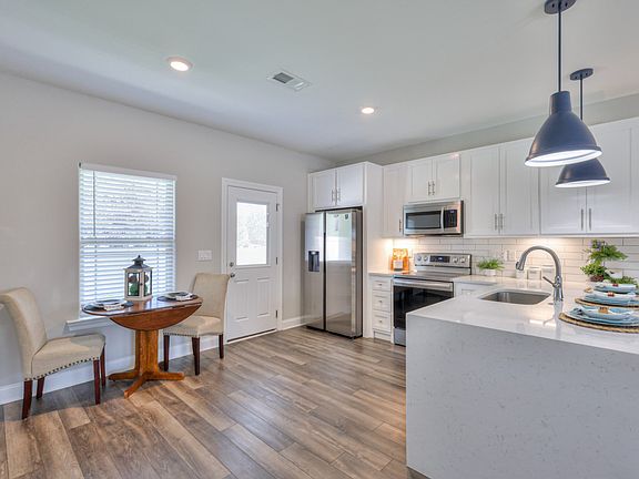 5th image of 555 Gresham Ln Unit 4E